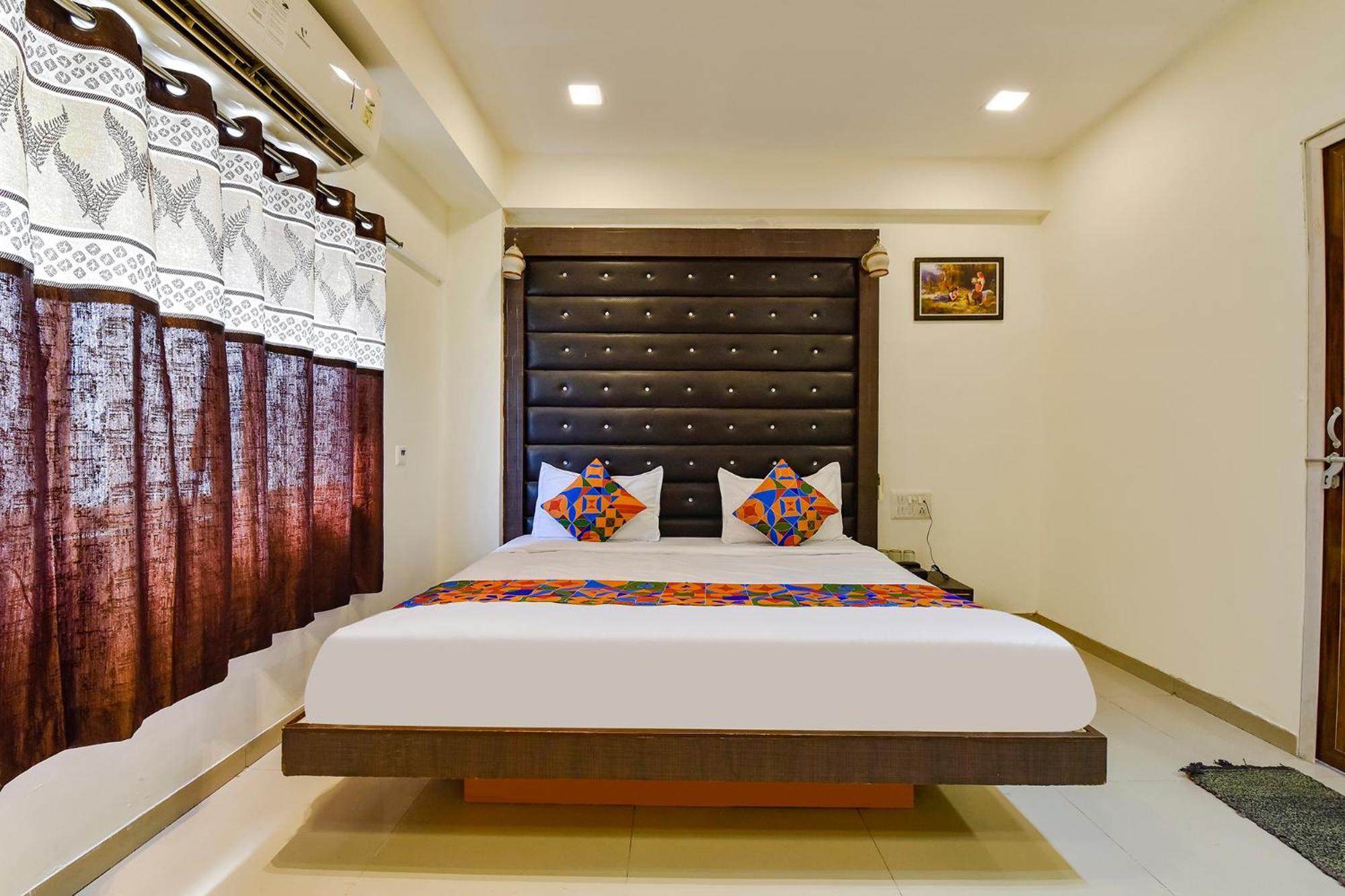 Fabhotel Crystal Inn II - Paldi Char Rasta أحمد أباد المظهر الخارجي الصورة