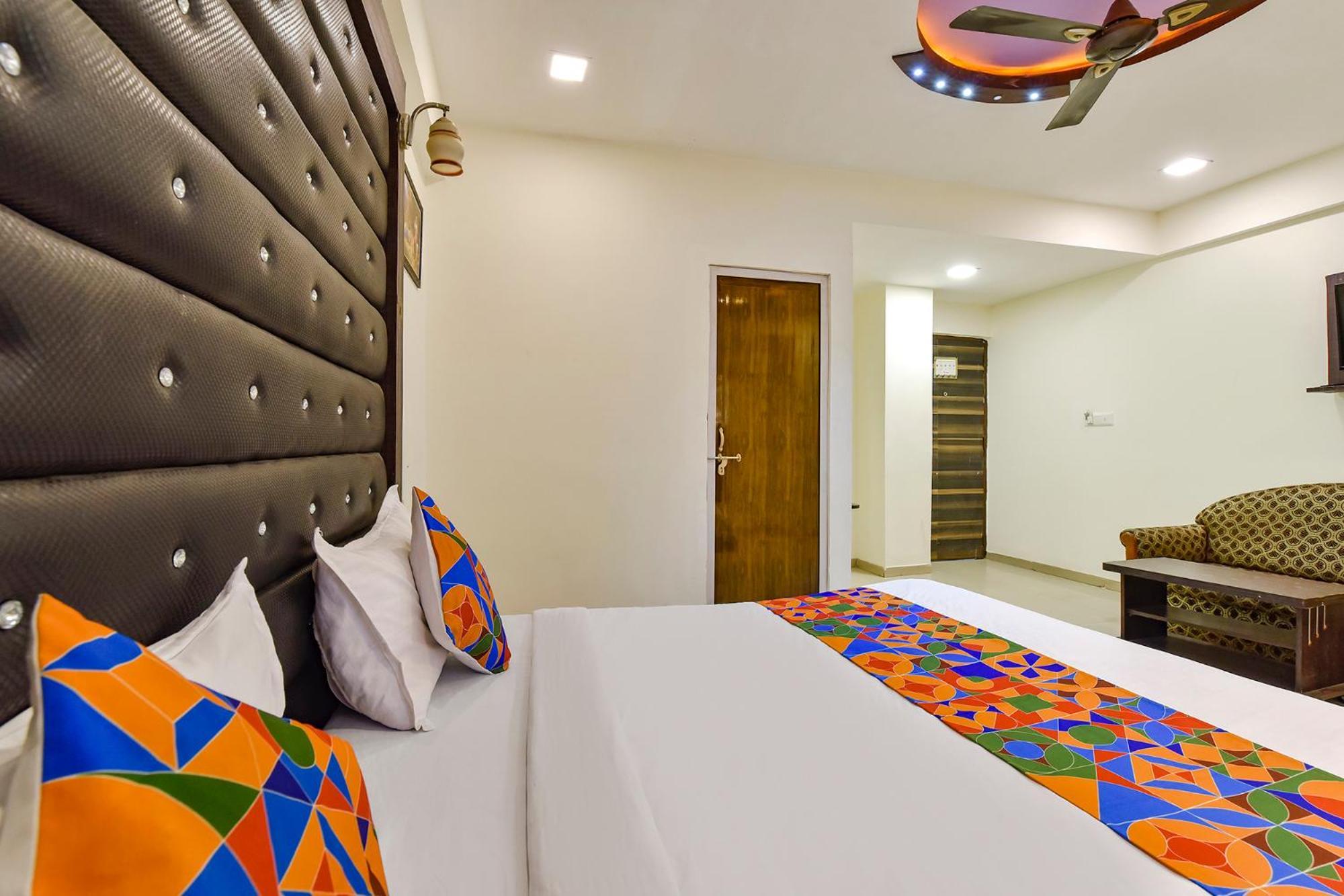 Fabhotel Crystal Inn II - Paldi Char Rasta أحمد أباد المظهر الخارجي الصورة