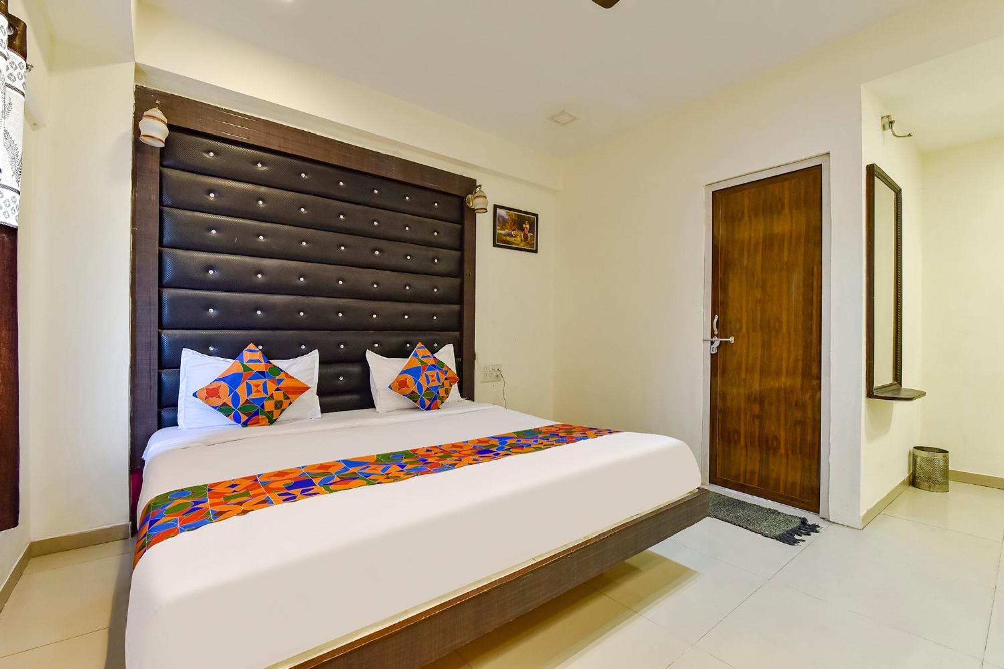 Fabhotel Crystal Inn II - Paldi Char Rasta أحمد أباد المظهر الخارجي الصورة